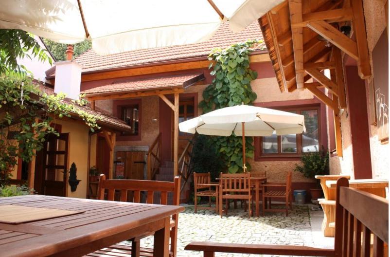 Český Krumlov Hostel Postel מראה חיצוני תמונה